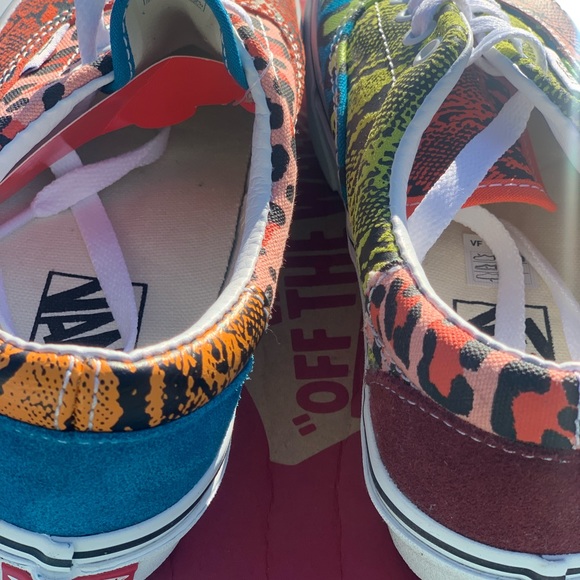 Vans (Women’s) Shoes - Picture 3 of 4